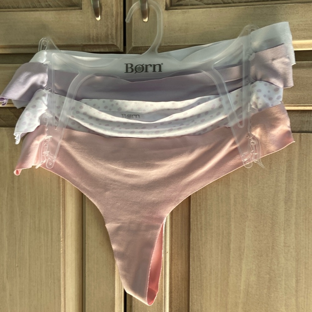 Born thongs seamless new on hanger